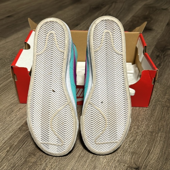 Like new, lightly worn. Nike blazer. - Picture 7 of 10